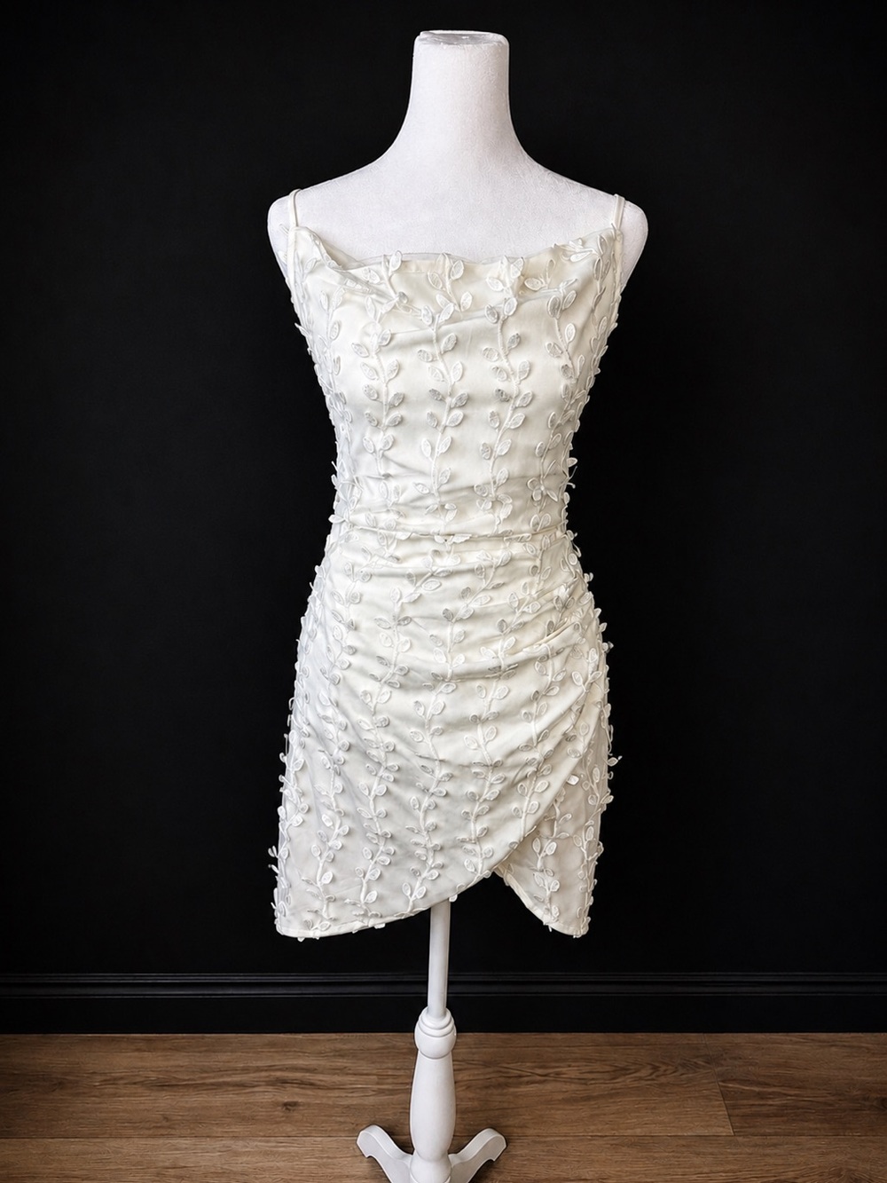 Cider White Embroidered Mini Dress Lace Up Back NWT Size Small